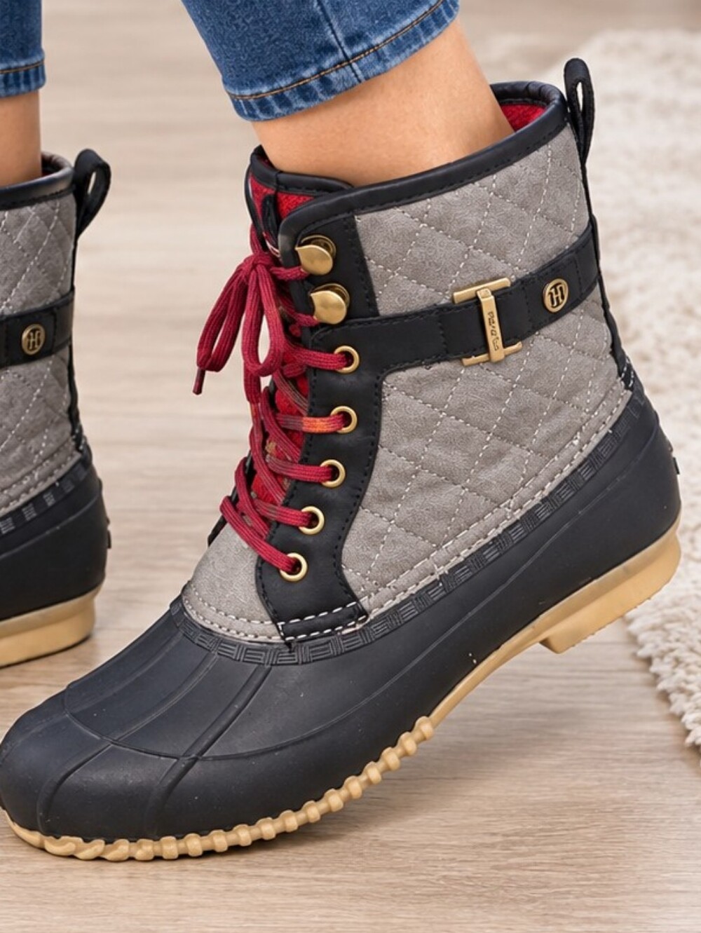 Tommy Hilfiger Gray And Black Rubber Leather Sole Duck Boots. Size 8M.